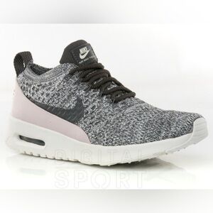 Nike Black and Gray Comfort Sneakers